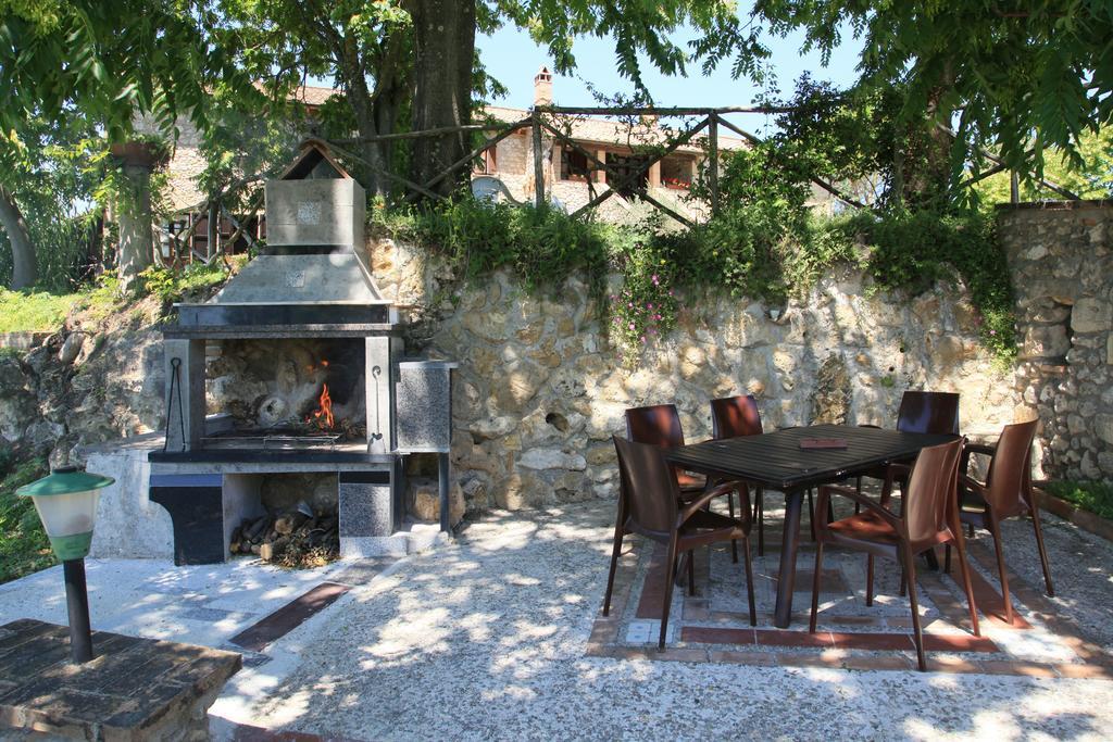 Agriturismo Podere Luchiano Амелиа Екстериор снимка