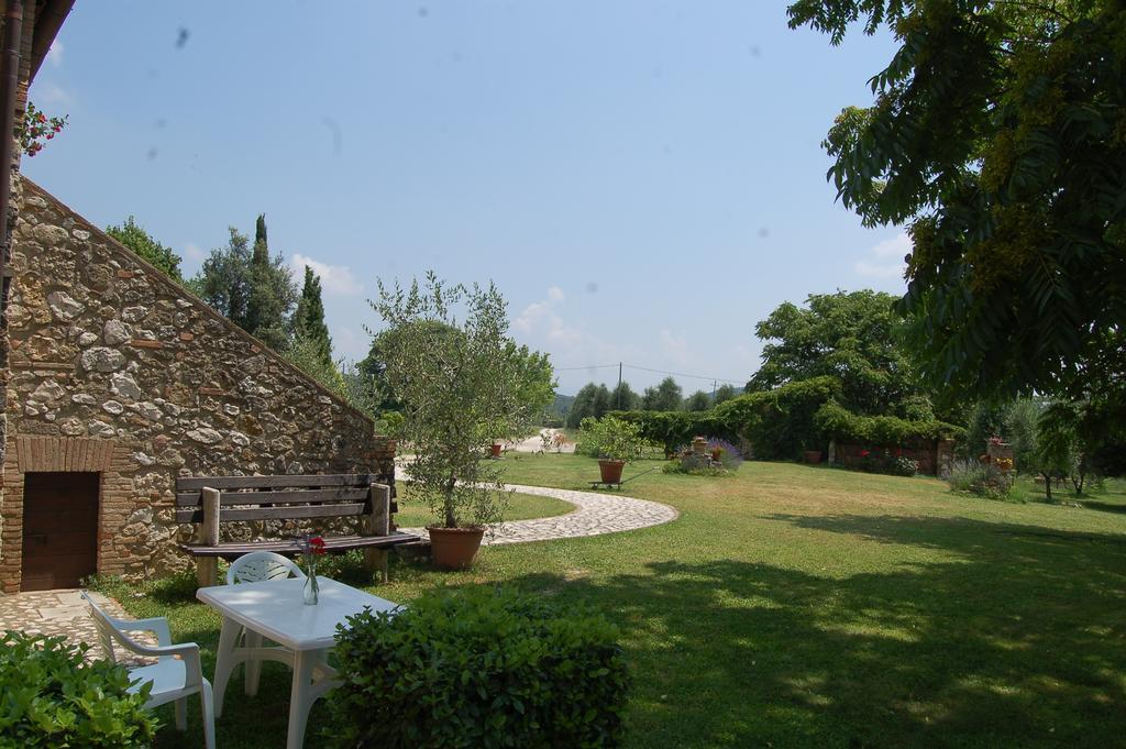 Agriturismo Podere Luchiano Амелиа Екстериор снимка