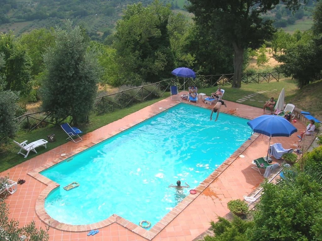 Agriturismo Podere Luchiano Амелиа Екстериор снимка